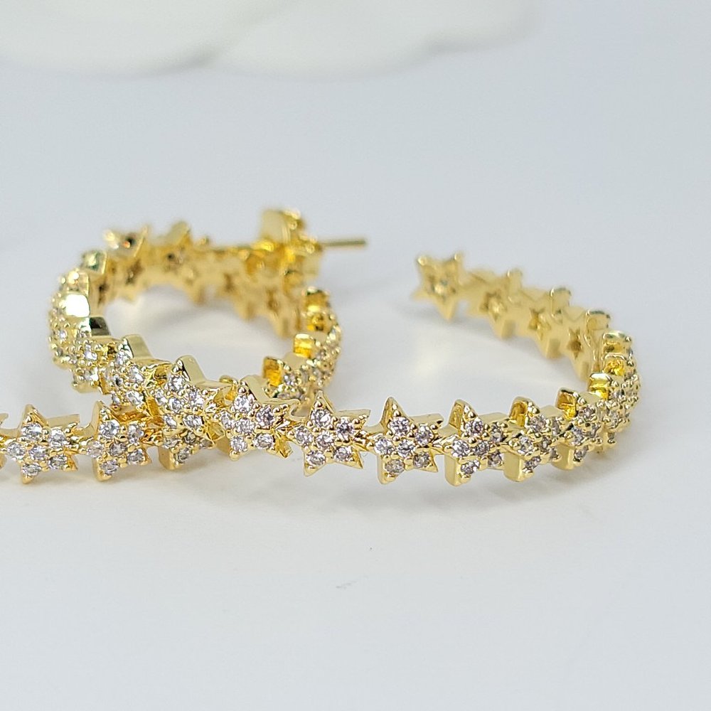NEW 18K Gold Micro Pave CZ Stars Hoop Earrings NWT - Picture 10 of 10